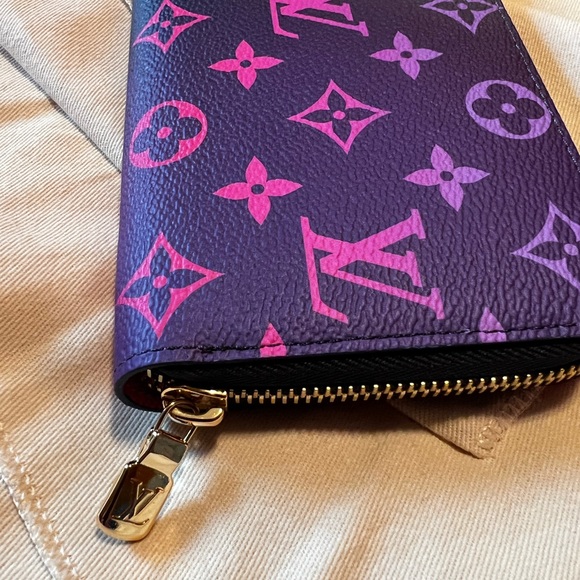 Authentic Louis Vuitton Fuchsia wallet. Limited edition collection 💞💞💞💞 - Picture 2 of 6